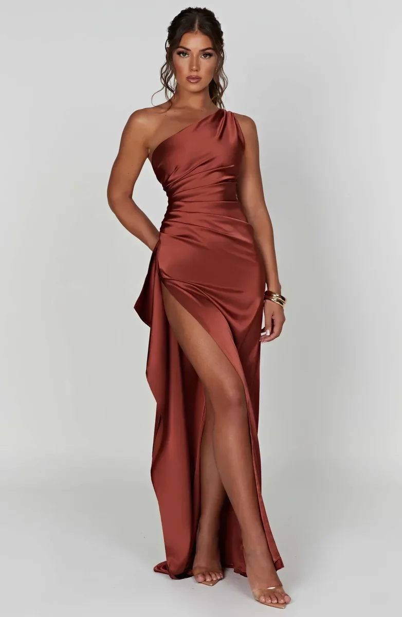 Alessia | One-Shoulder Satin Kjole - Billede 2